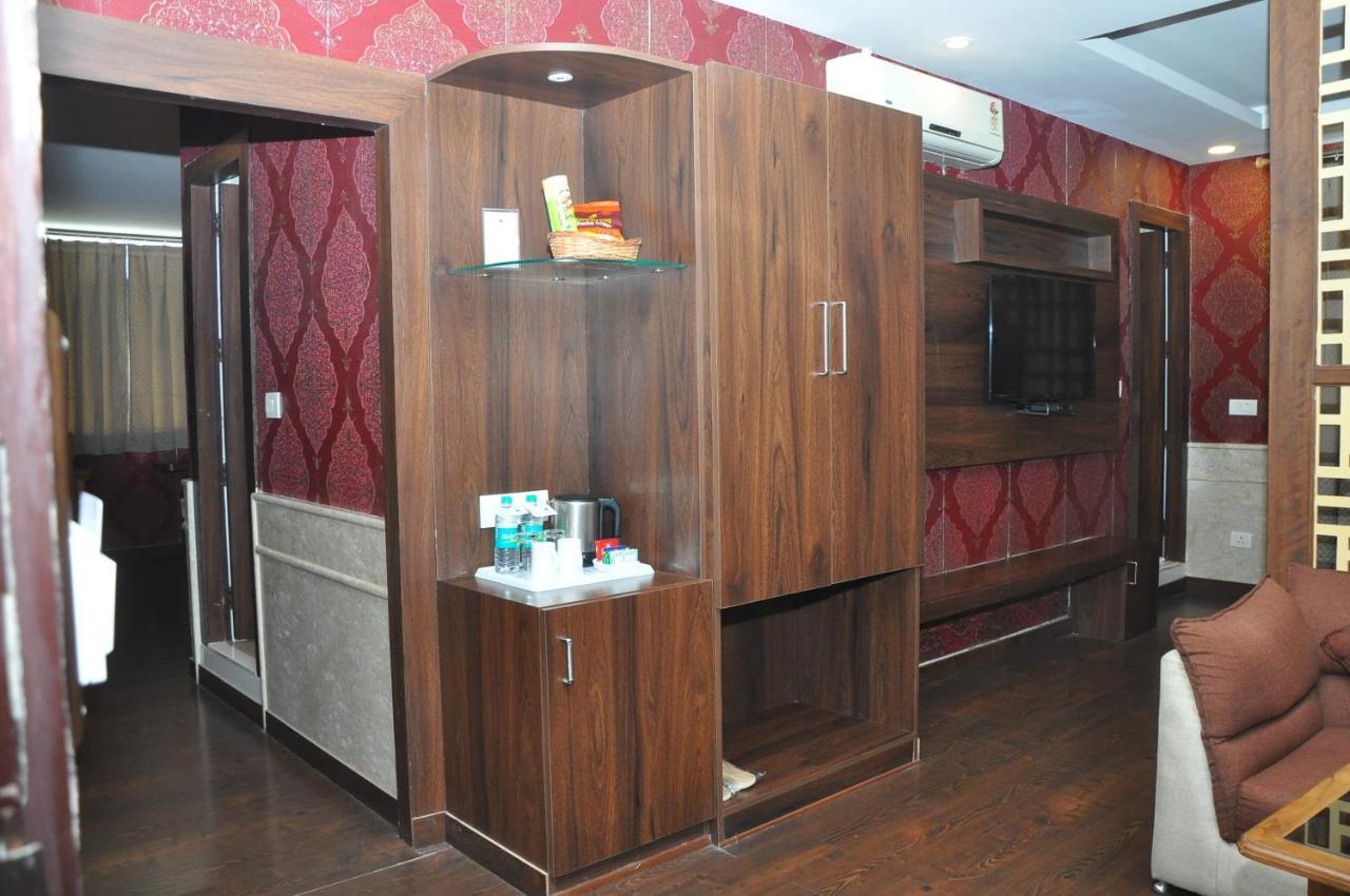 Hotel Jsr Continental Dehradun Bagian luar foto