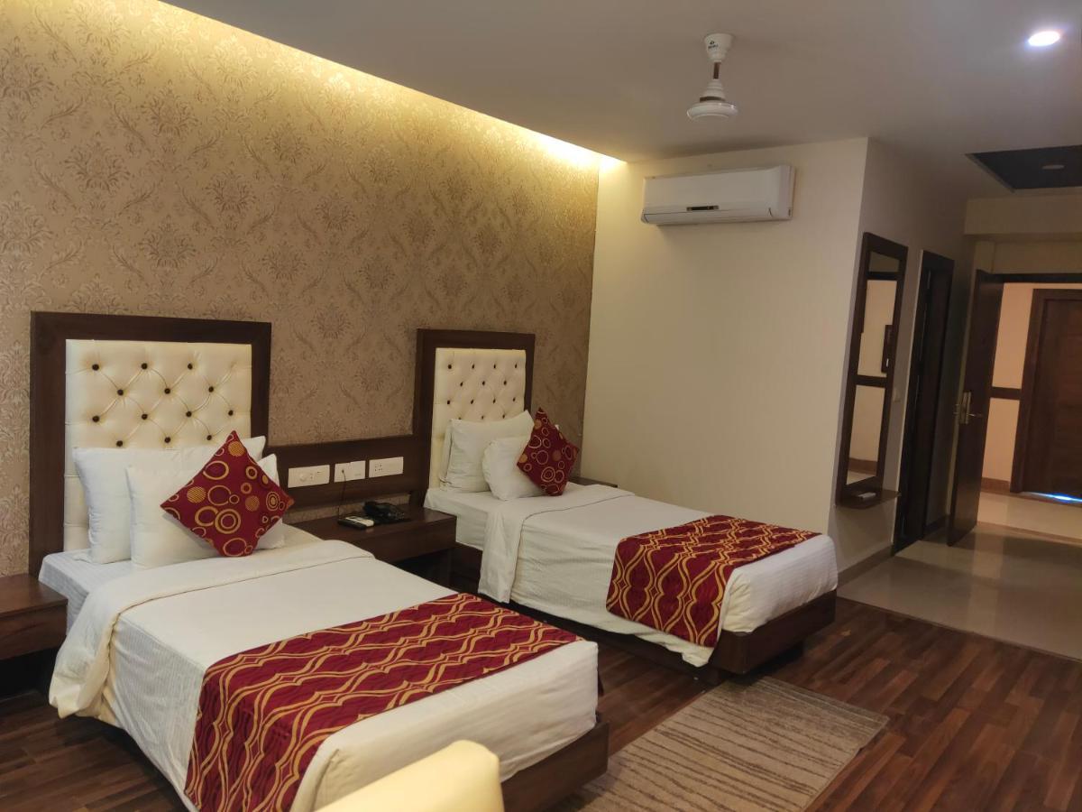 Hotel Jsr Continental Dehradun Bagian luar foto