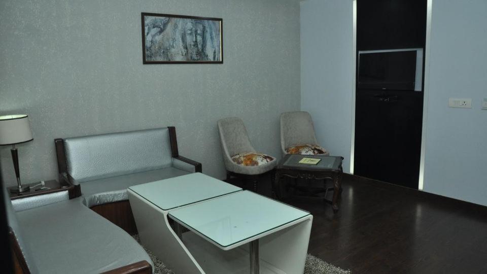Hotel Jsr Continental Dehradun Bagian luar foto