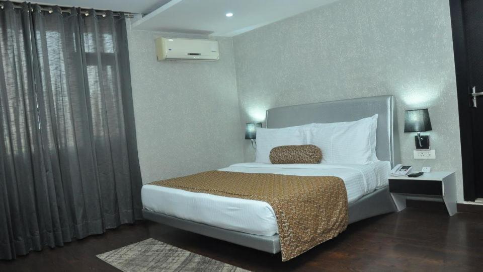 Hotel Jsr Continental Dehradun Bagian luar foto