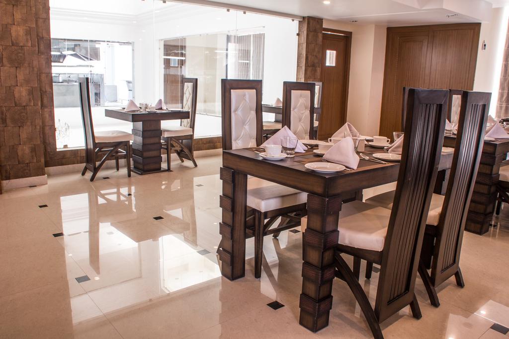 Hotel Jsr Continental Dehradun Bagian luar foto