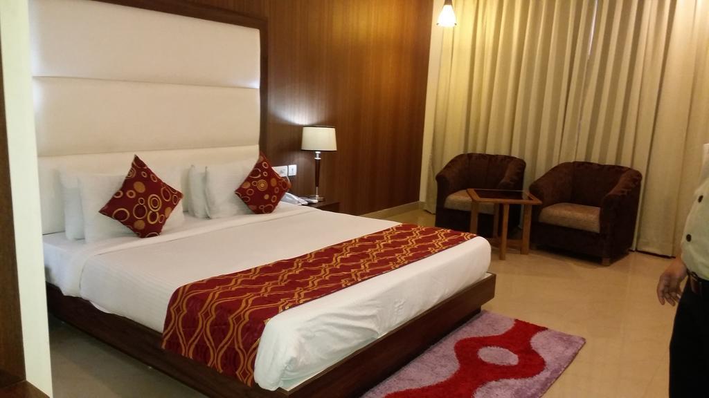 Hotel Jsr Continental Dehradun Ruang foto