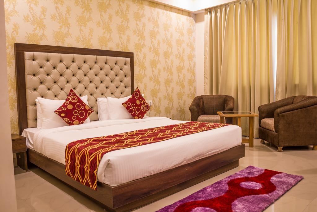 Hotel Jsr Continental Dehradun Ruang foto