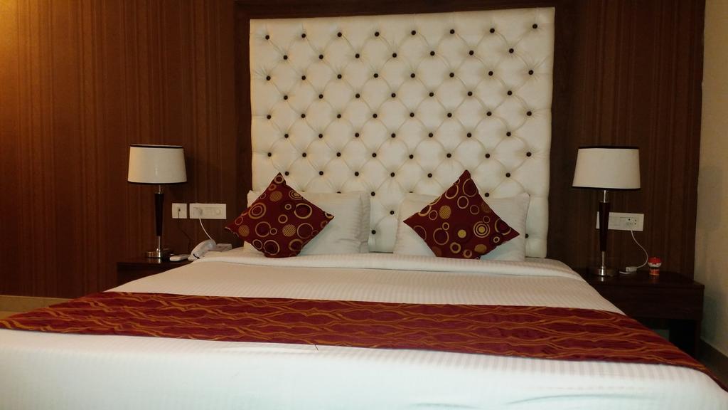 Hotel Jsr Continental Dehradun Ruang foto