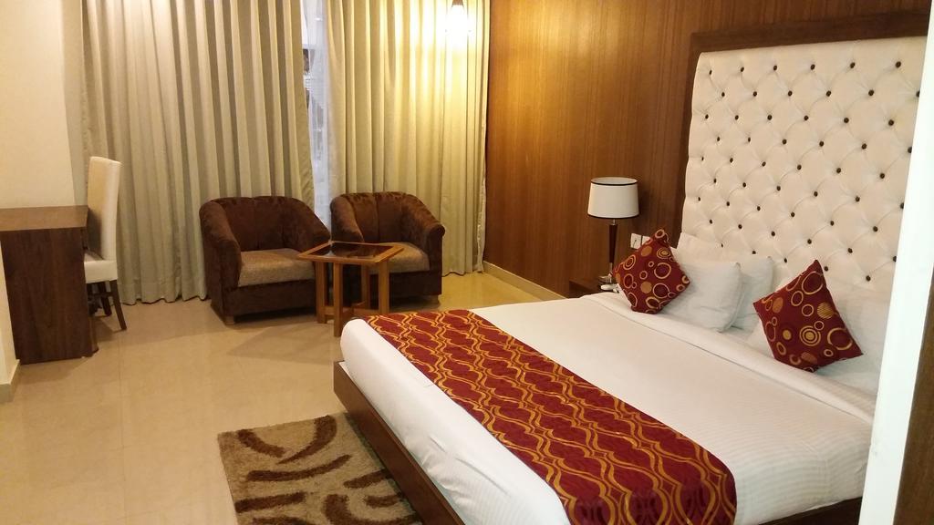 Hotel Jsr Continental Dehradun Ruang foto