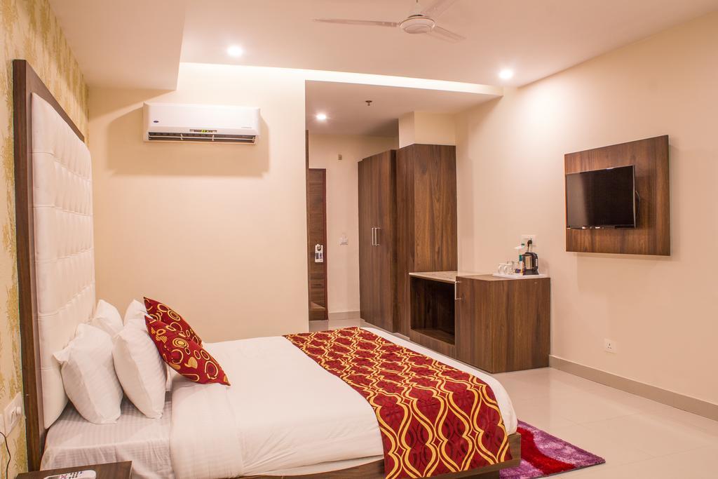 Hotel Jsr Continental Dehradun Ruang foto