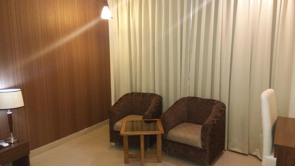 Hotel Jsr Continental Dehradun Ruang foto