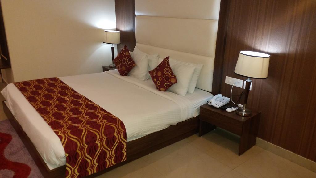 Hotel Jsr Continental Dehradun Ruang foto
