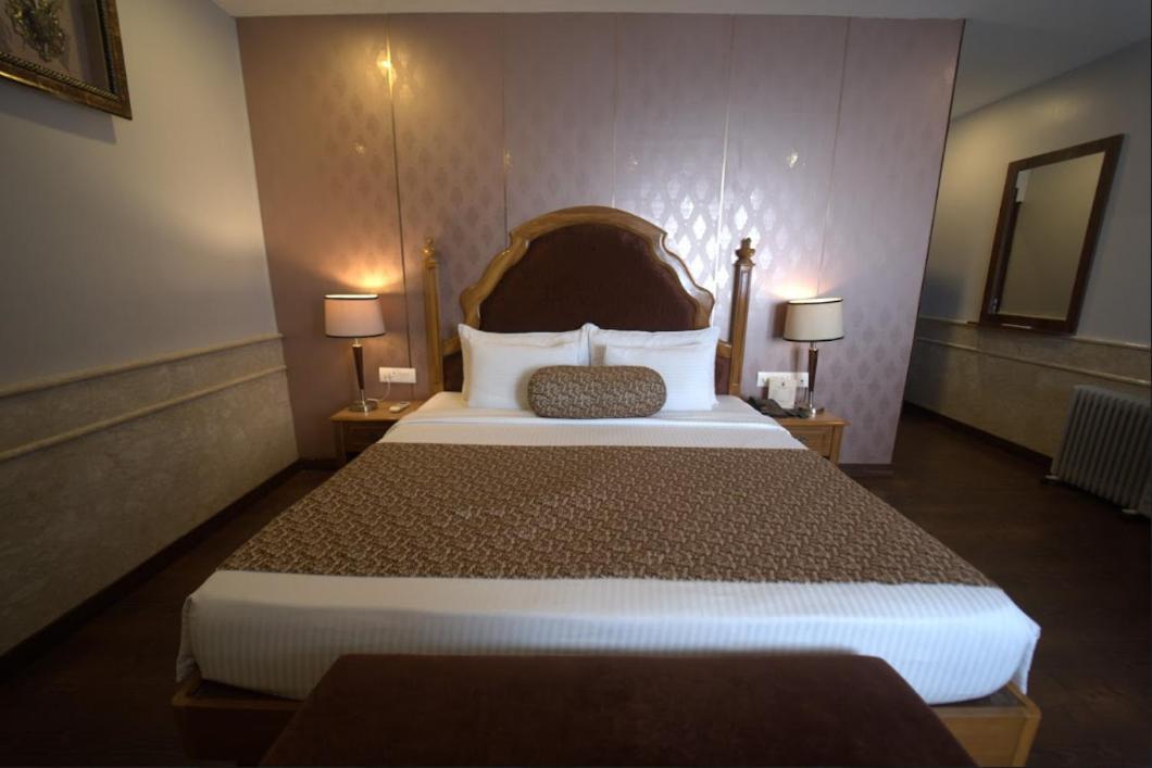 Hotel Jsr Continental Dehradun Bagian luar foto