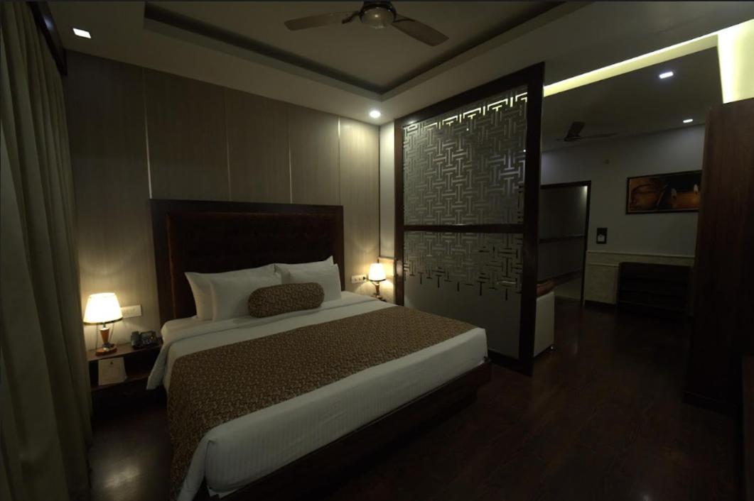 Hotel Jsr Continental Dehradun Bagian luar foto