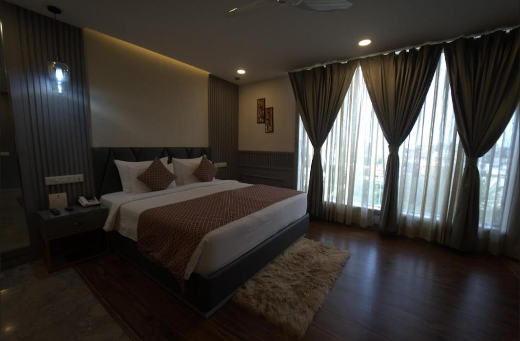 Hotel Jsr Continental Dehradun Bagian luar foto
