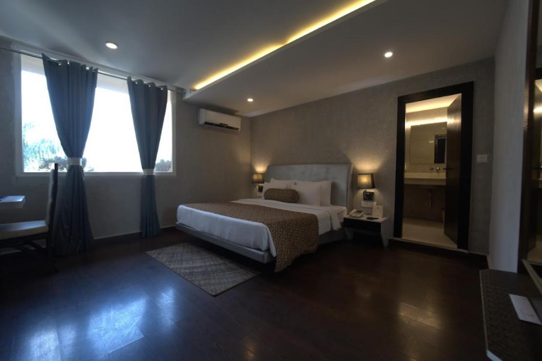 Hotel Jsr Continental Dehradun Bagian luar foto