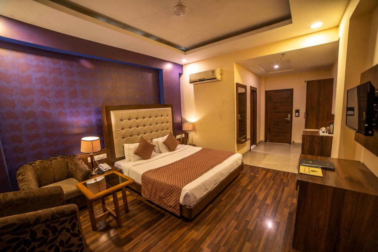 Hotel Jsr Continental Dehradun Bagian luar foto