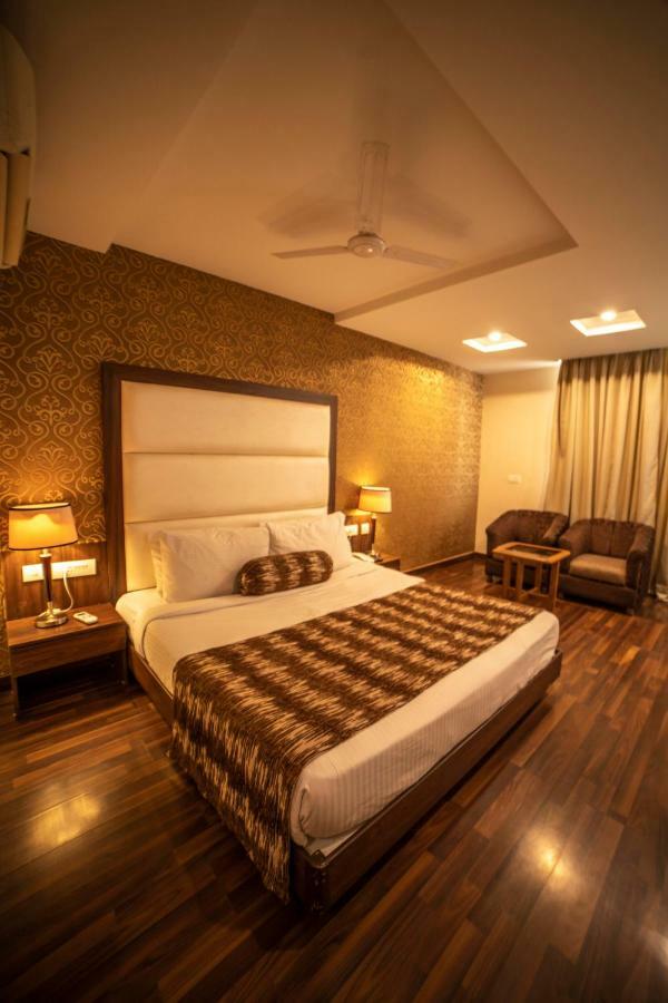 Hotel Jsr Continental Dehradun Bagian luar foto