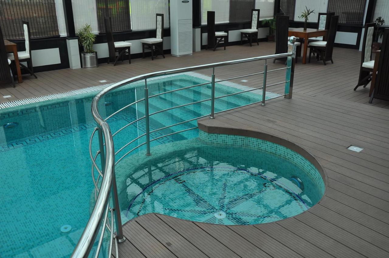 Hotel Jsr Continental Dehradun Bagian luar foto