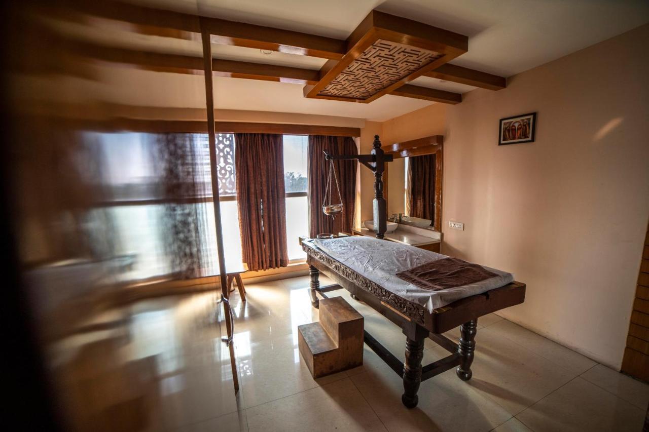 Hotel Jsr Continental Dehradun Bagian luar foto